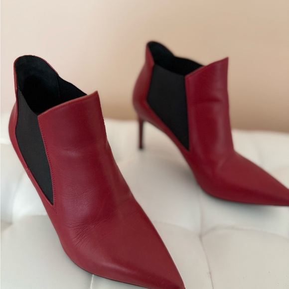 YSL Yves Saint Laurent Elegant Red Ankle Boots. Paris. Leather.
Size 6 - 6.5 - Picture 10 of 15